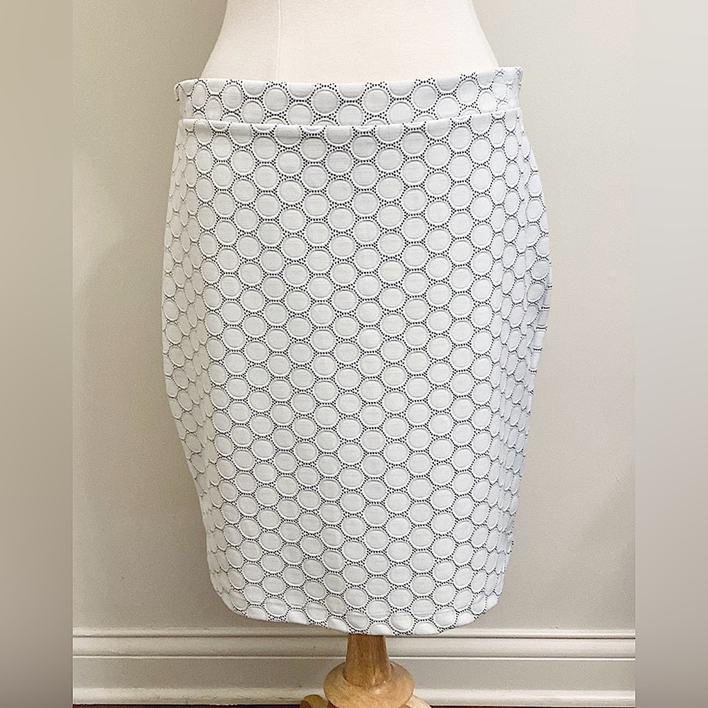 Leota Tabitha Off White Black Dot Luxe Jacquard PXL Mod Retro Chic Pencil Skirt
